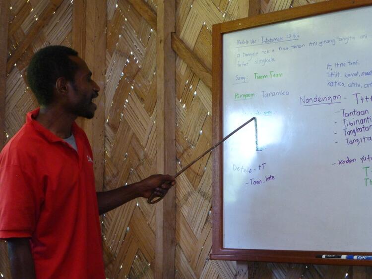 Eddy teaching literacy